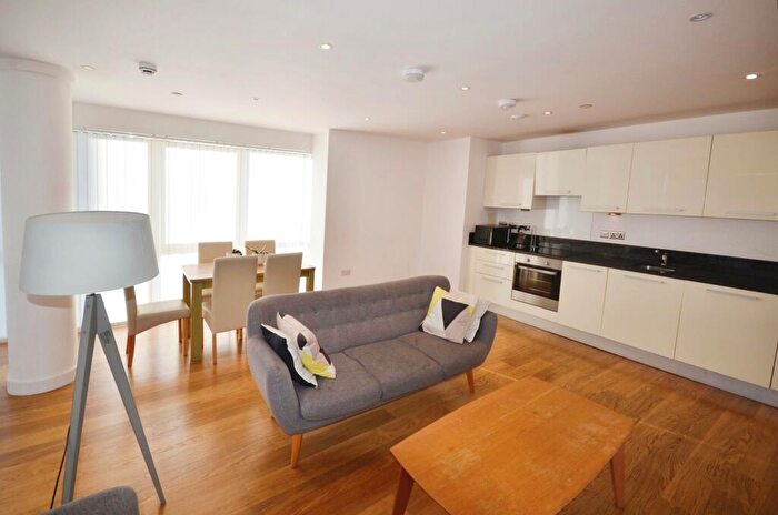 2 Bedroom Flat To Rent In Lexington Apartments, Railway Terrace, Slough, SL2