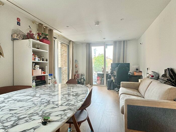 2 Bedroom Flat To Rent In Jubilee Walk, London, WC1X