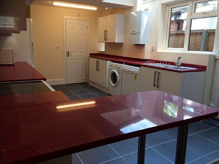 6 Bedroom House To Rent In Exeter Road, Selly Oak, Birmingham, West Midlands, B29