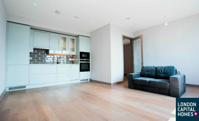 1 Bedroom Flat To Rent In Rm/Apartment Gowing House, London, SW18