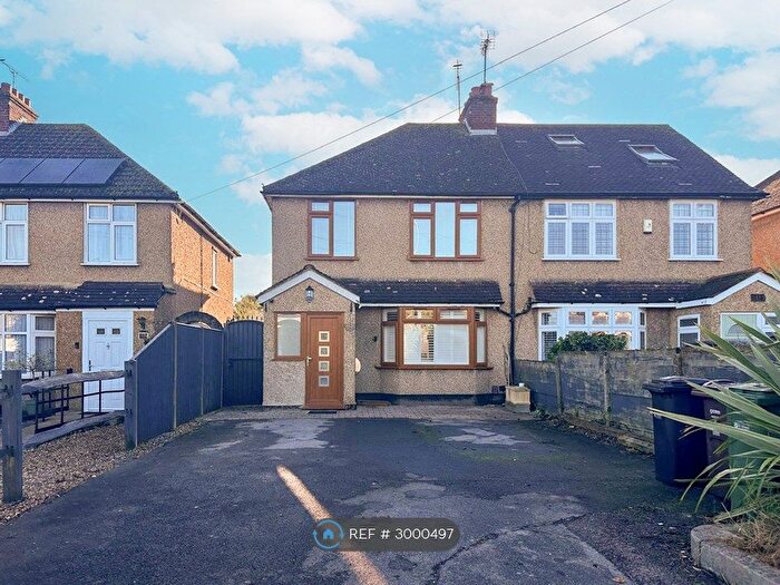 4 Bedroom Semi-detached House To Rent In Park St Lane, St Albans, AL2