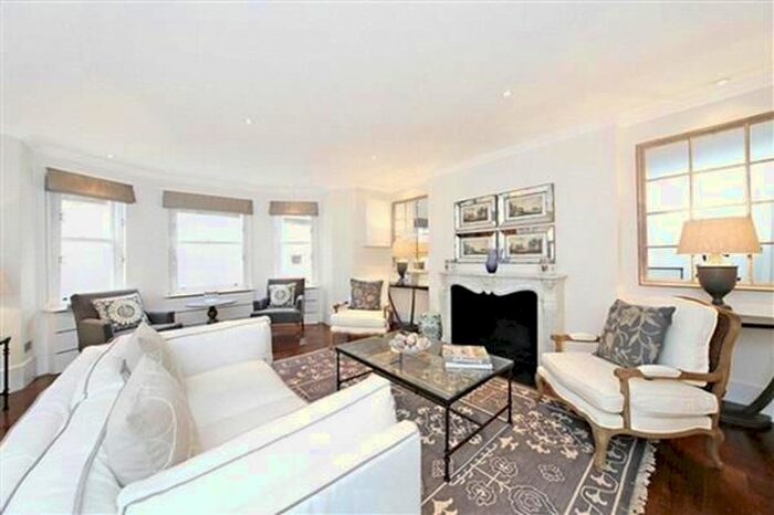 3 Bedroom Flat To Rent In Cadogan Square, London, SW1X