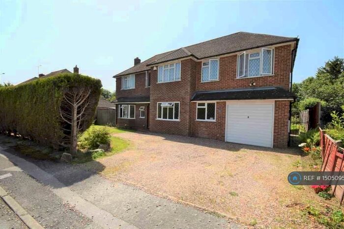 4 Bedroom Detached House To Rent In Linden Drive, Farnham Royal, Slough, SL2