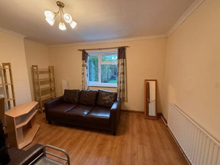 5 Bedroom Flat To Rent In Cowley Road, Oxford, OX4