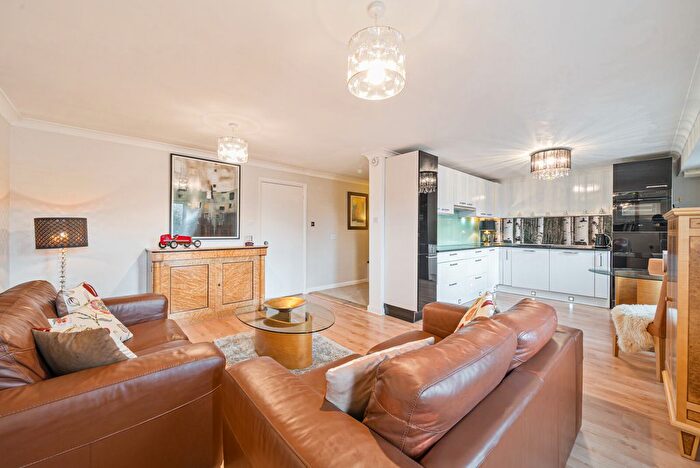 2 Bedroom Flat For Sale In Old London Road, Kingston Upon Thames, KT2