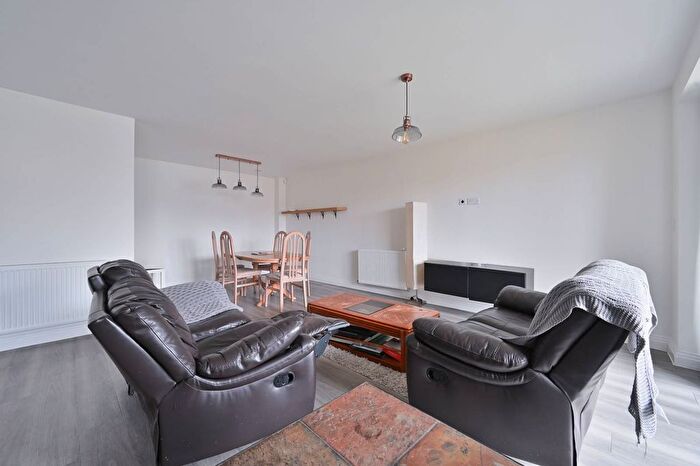 2 Bedroom Flat For Sale In Dome Mews, Watford, WD25