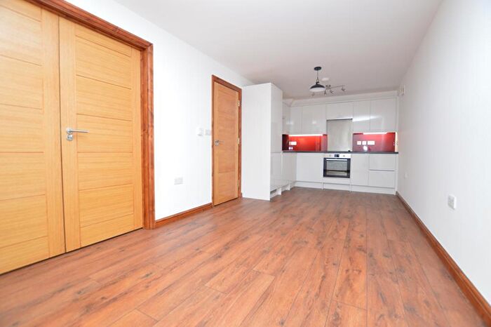 2 Bedroom Apartment To Rent In Mission Place, London, SE15