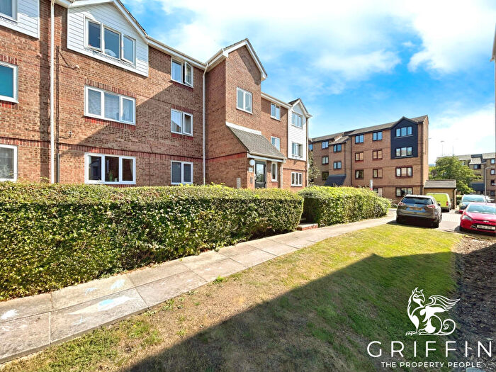 2 Bedroom Flat To Rent In Waterville Drive, Vange, Basildon, SS16