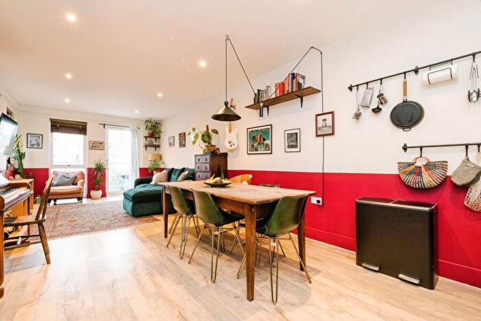 2 Bedroom Flat For Sale In Kempton Mews, East Ham, London, E6