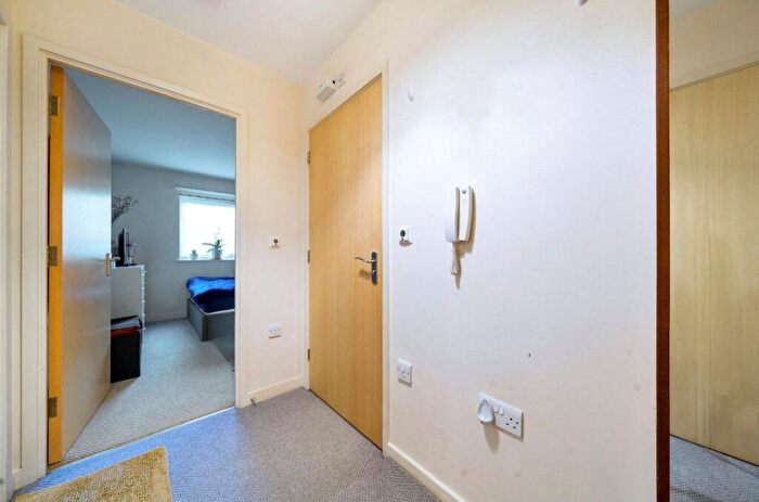 1 Bedroom Apartment For Sale In Kenton Road, Harrow, HA3