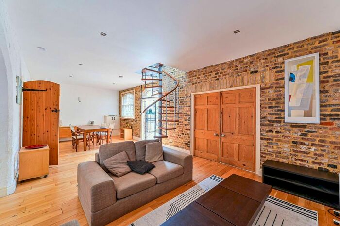 3 Bedroom Maisonette To Rent In Wiltshire Road, Brixton, London, SW9