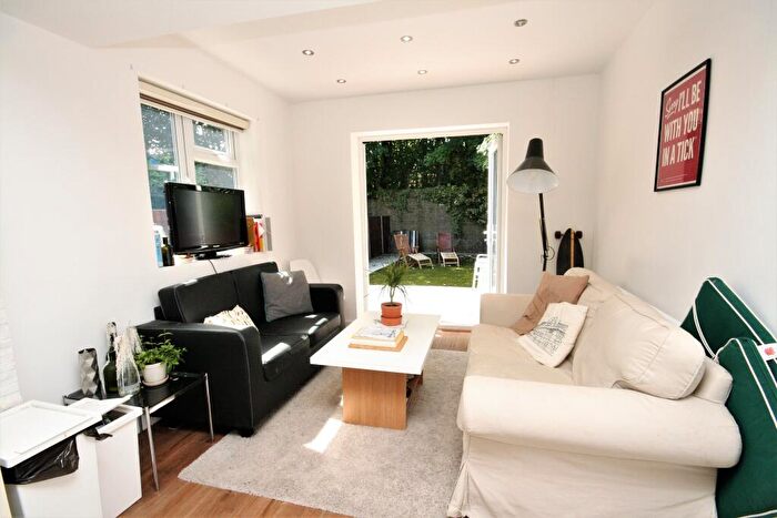 4 Bedroom Flat To Rent In Wightman Road, Manor House, N8