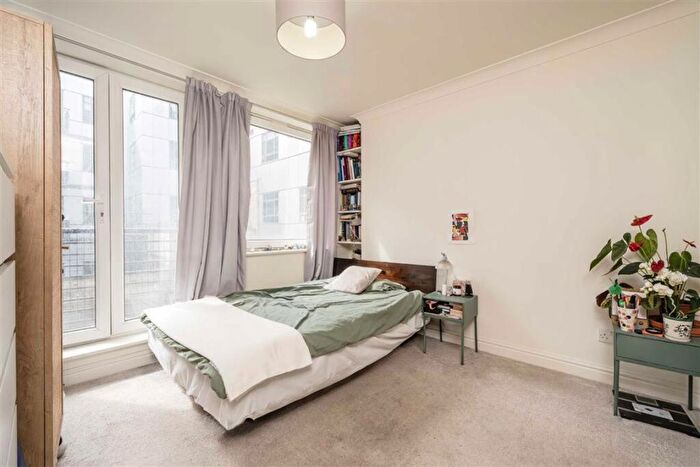 2 Bedroom Flat For Sale In Old Street, Old Street, EC1V - Photo 3
