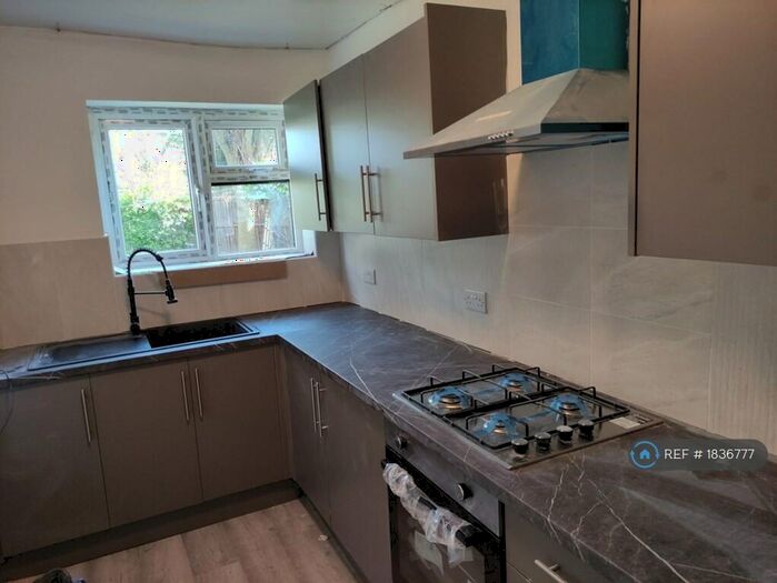 3 Bedroom Semi-Detached House To Rent In Russell Gardens, Ilford, IG2