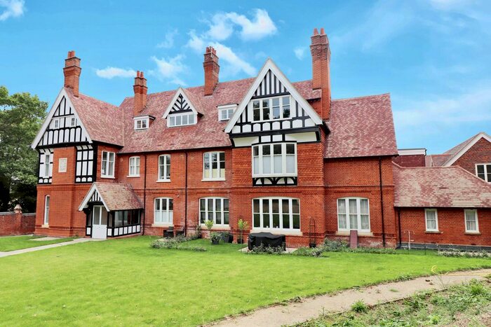 2 Bedroom Flat To Rent In Parmenter Grange, High Garrett, CM7