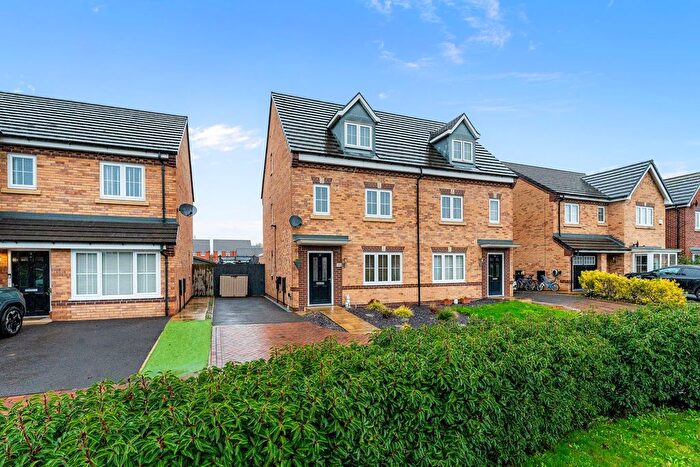 4 Bedroom Semi-Detached House For Sale In St. Peters Walk, Widnes, WA8