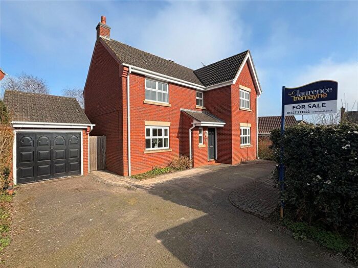 4 Bedroom Detached House For Sale In Dewar Drive, Daventry, Northamptonshire, NN11