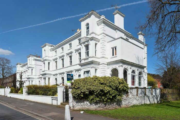 3 Bedroom Flat To Rent In Portland Terrace, The Green, Richmond, TW9