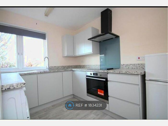 1 Bedroom Flat To Rent In Croydon Grove, Croydon, CR0