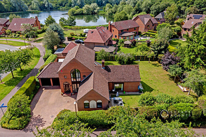 5 Bedroom Detached House For Sale In Simpson Road, Walton Park, MK7