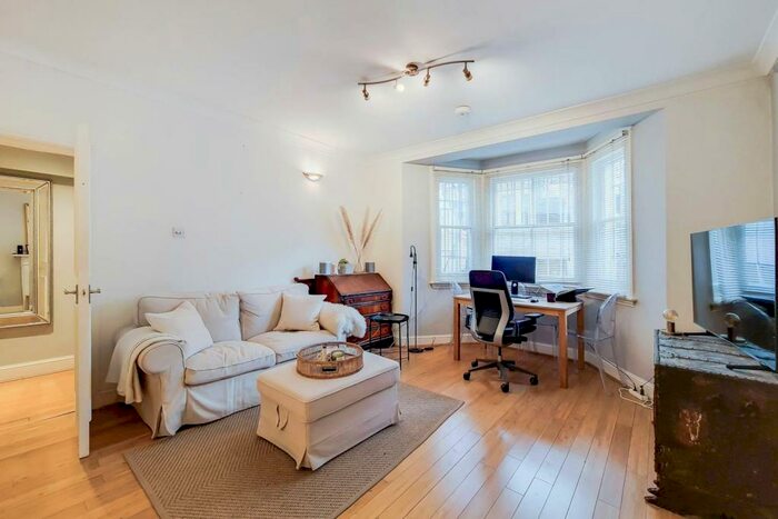 2 Bedroom Flat To Rent In Finborough Road, Earls Court, London, SW10