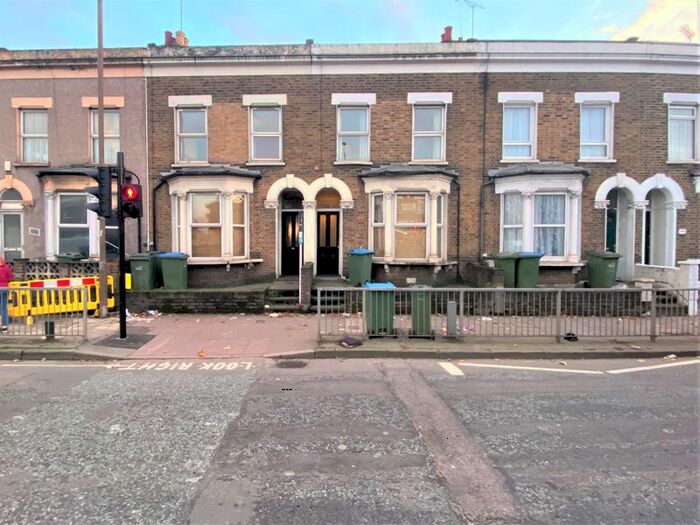 3 Bedroom Terraced House To Rent In Woolwich Road, London, SE10