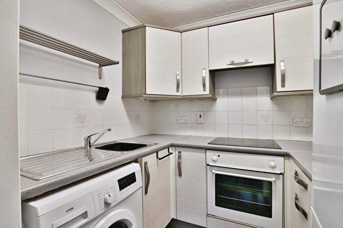 1 Bedroom Flat For Sale In Cleveland Road, Bournemouth, Dorset, BH1