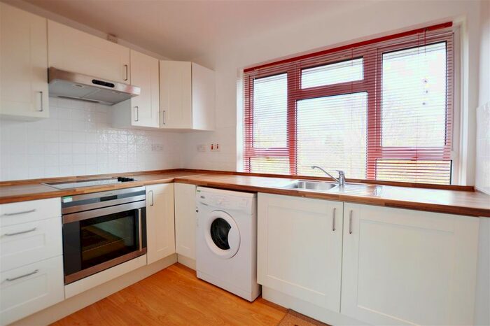 1 Bedroom Flat To Rent In Knights Way, Emmer Green, Reading RG4