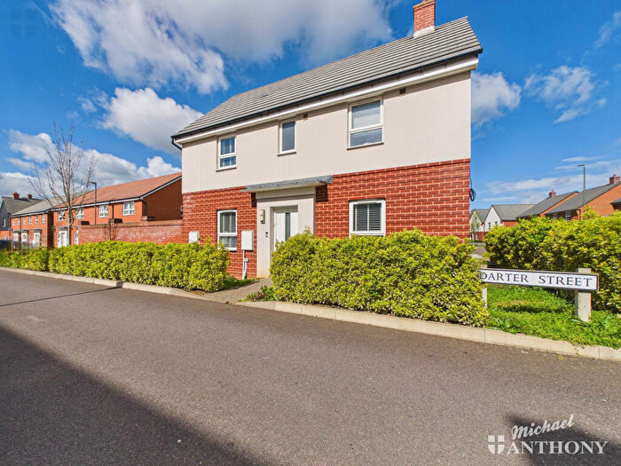 3 Bedroom Detached House For Sale In Darter Street, Broughton, HP22