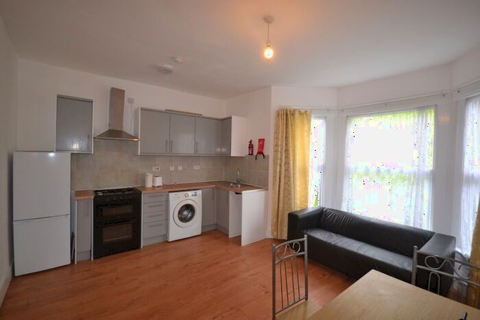 1 Bedroom Flat To Rent In Eastwood Road, Ilford, IG3