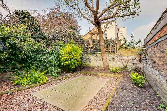 2 Bedroom Flat To Rent In Guion Road, Parsons Green, SW6