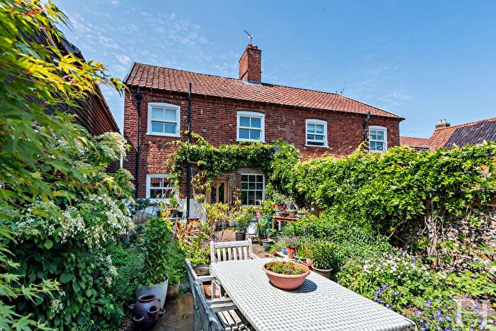 3 Bedroom Semi-Detached House For Sale In The Fairland, Hingham, NR9