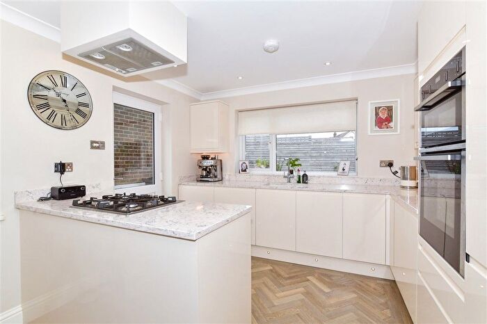4 Bedroom Detached House For Sale In Langdale Rise, Maidstone, Kent, ME16