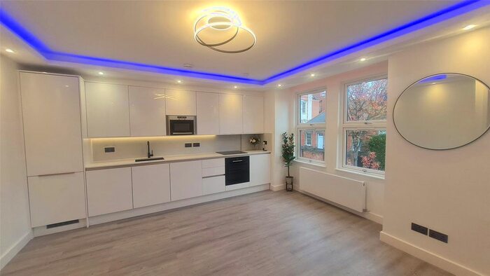 3 Bedroom Flat To Rent In Winchester Street, Acton, London, W3