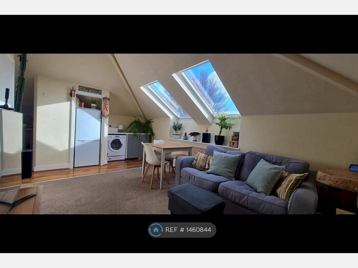 2 Bedroom Flat To Rent In Woodbury Park Road, Tunbridge Wells, TN4