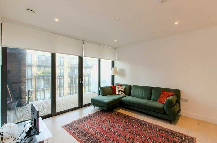 2 Bedroom Flat To Rent In Cobalt Place, Battersea Square, London, SW11