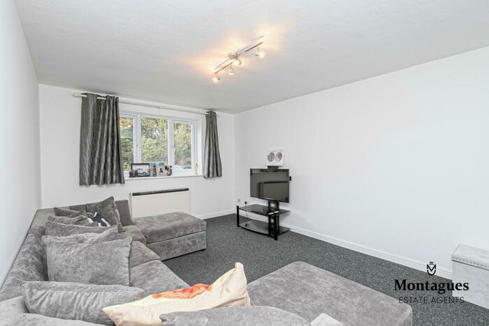 1 Bedroom Flat To Rent In Centre Drive, Epping, CM16