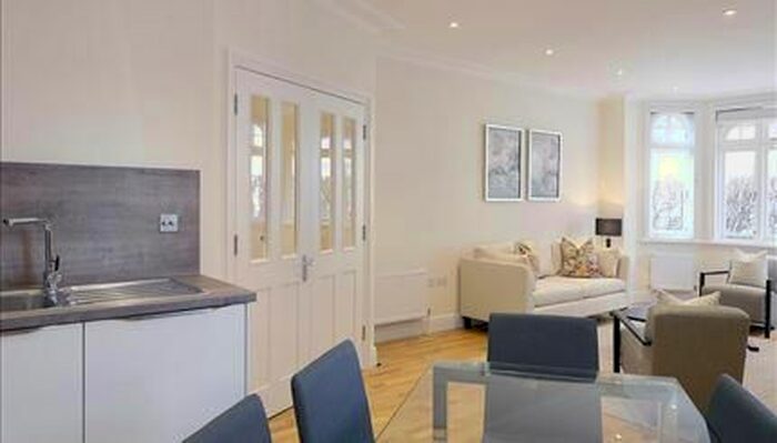 3 Bedroom Flat To Rent In Hamlet Gardens, Ravenscourt Park, London, Uk, W6