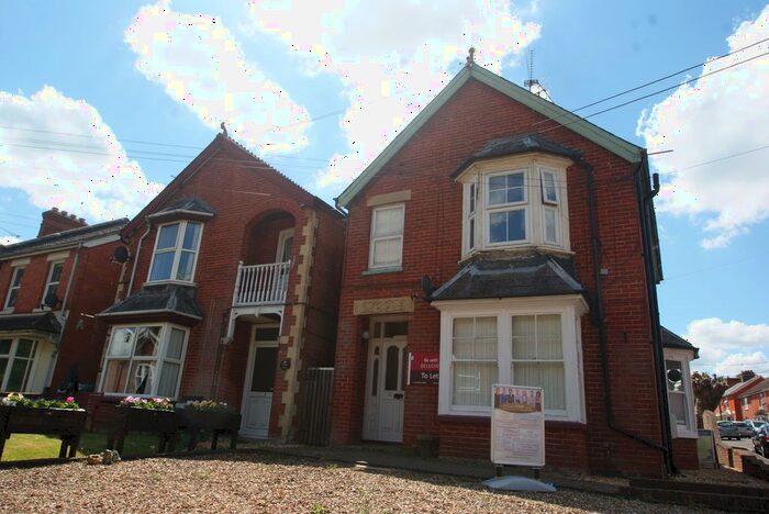 2 Bedroom Flat To Rent In Junction Road, Andover, SP10