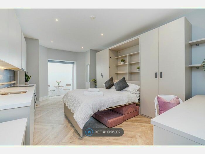 Studio To Rent In Hanger Lane, Ealing, W5