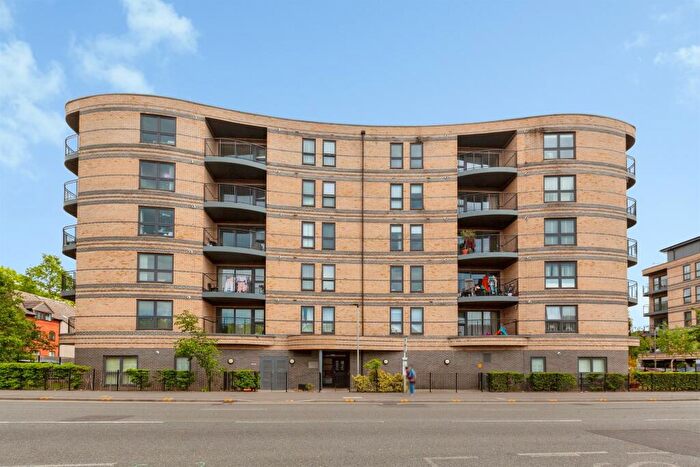 2 Bedroom Flat For Sale In Windsor Road, Slough, SL1