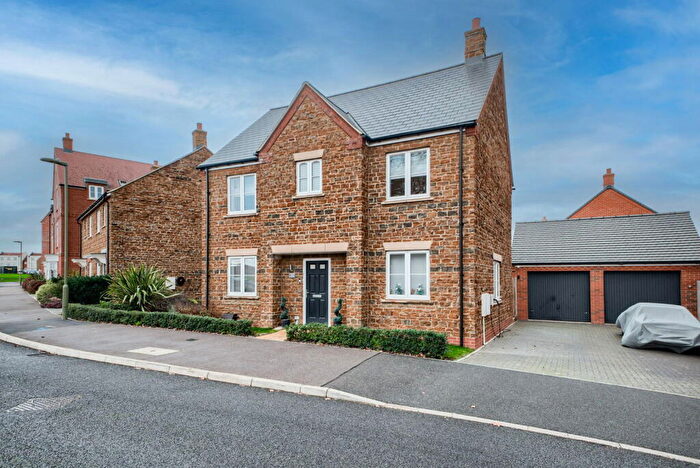 4 Bedroom Detached House For Sale In Thenford Way, Banbury, OX16