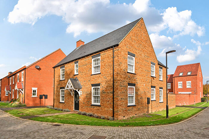 4 Bedroom House For Sale In Flux Drive, Deddington, OX15