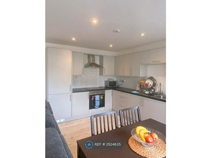 2 Bedroom Flat To Rent In Park View Court, West Bromwich, B70