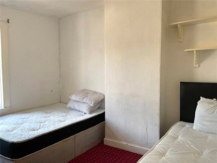 3 Bedroom End Of Terrace House For Sale In Alum Rock Road, Birmingham, West Midlands, B8