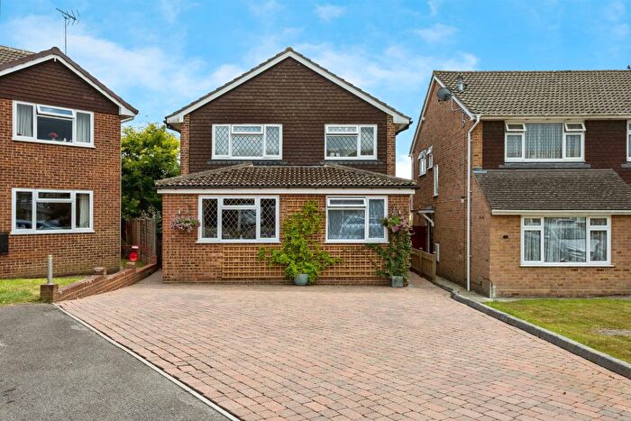 5 Bedroom Detached House For Sale In Oak Close, Copthorne, Crawley, RH10