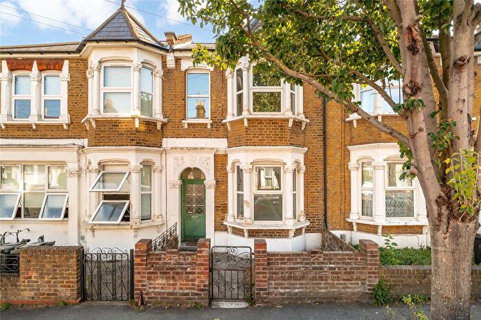 3 Bedroom Terraced House For Sale In Clapton, London, E5