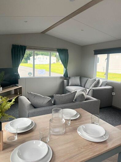 2 Bedroom Park Home For Sale In Stratheck Holiday Park, PA23