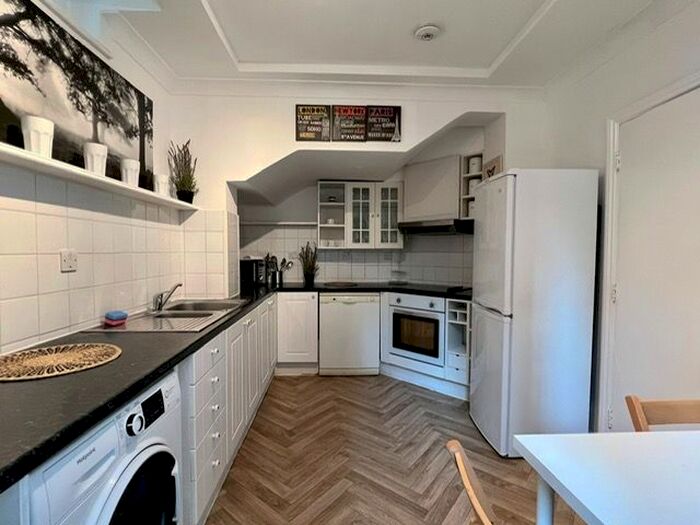 3 Bedroom Flat To Rent In Mercer Street, Lse, West End, Covent Garden, Seven Dials, London, WC2H