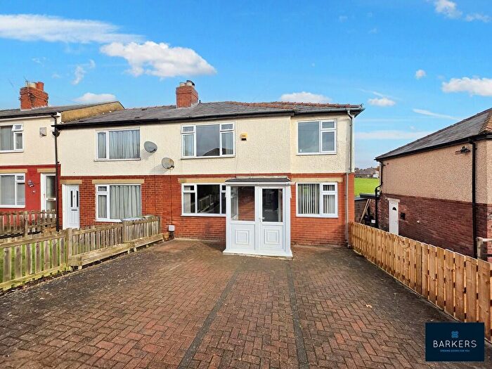 4 Bedroom Town House For Sale In Old Lane, Birkenshaw, BD11